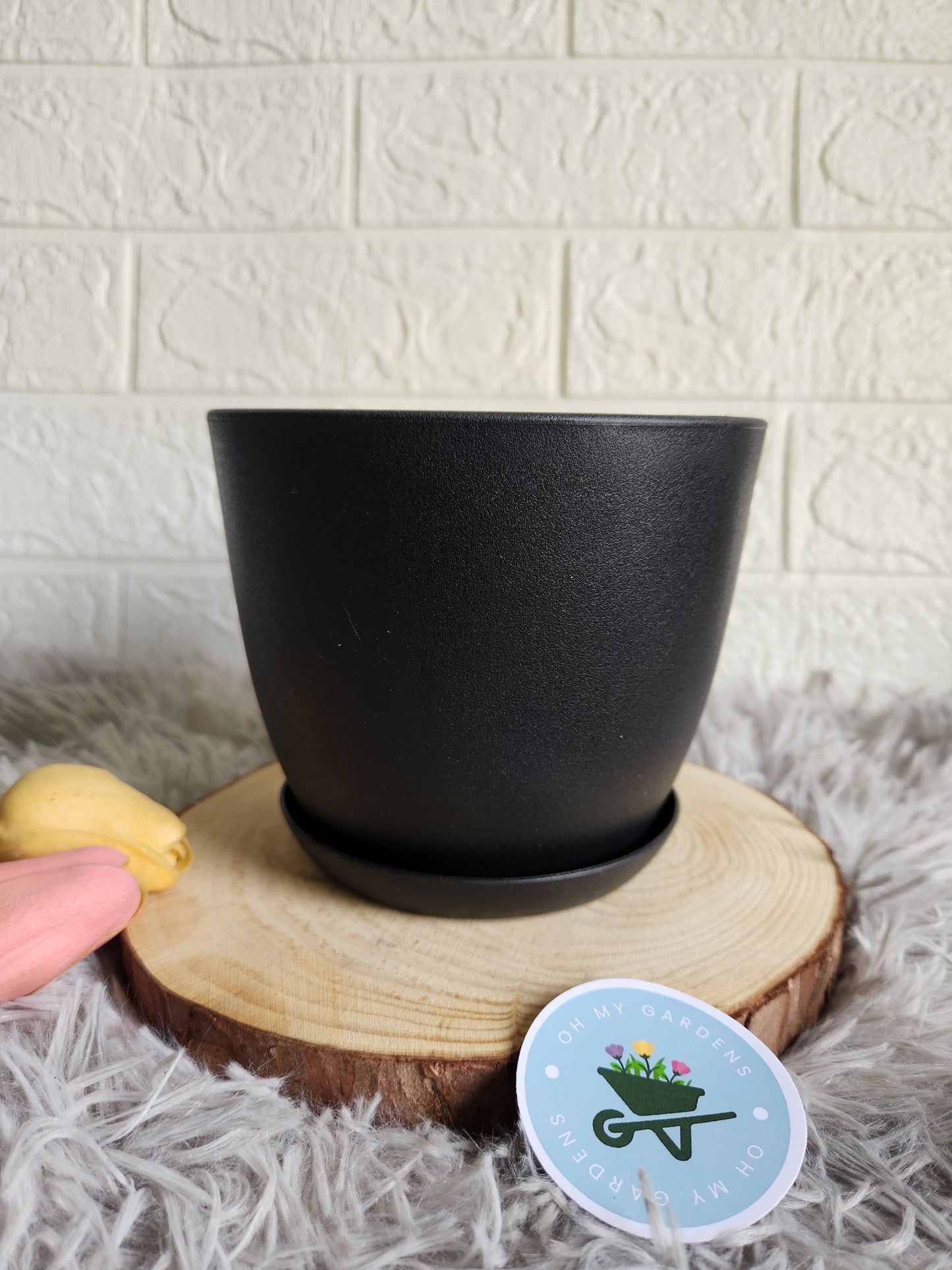 black Fiber plastic plant pot in pakistan black - oh my gardens