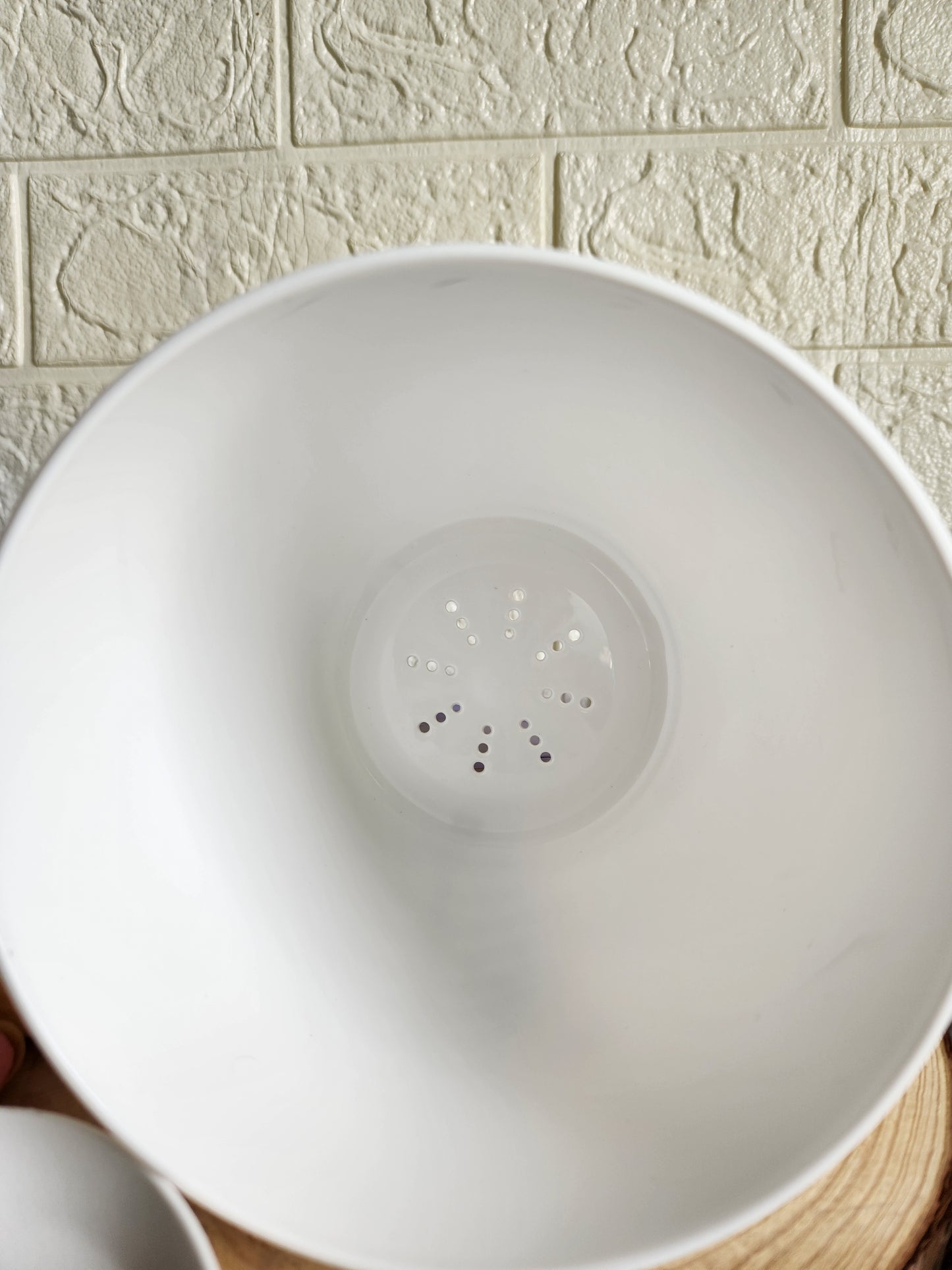 front of White Fiber plastic plant pot in Pakistan black - Oh My Gardens